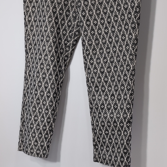 Merona | Black and White Textured Geometric Straight Leg Cropped Pants Size 6 - Picture 3 of 9